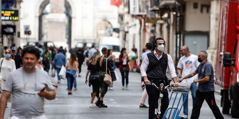 İtalya'da son 24 saatte Kovid-19'dan 414 kişi hayatını kaybetti