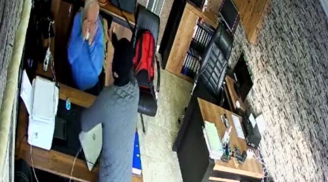 İtalyan iş insanına ofisinde biber gazlı gasp