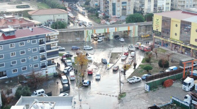 İzmir’deki selin boyutu gün ağarınca ortaya çıktı