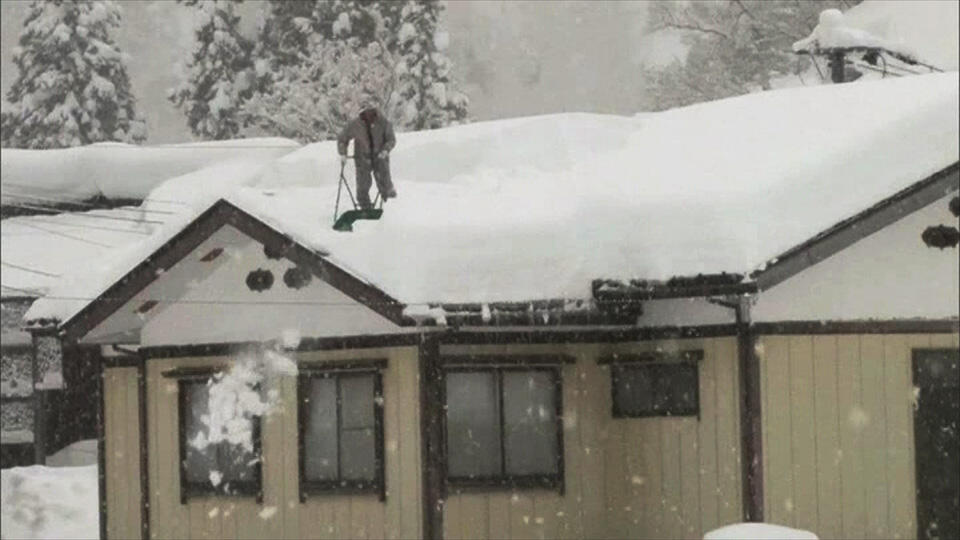 Japonya'da kar felaketi: 38 ölü | Video