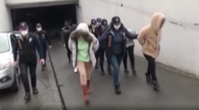 Jigolo ilanıyla 1 milyon TL dolandırdılar