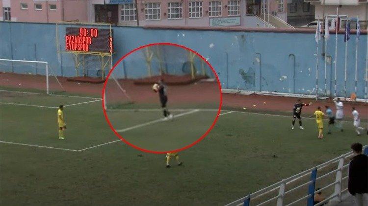 Kaleci sahaya ikinci topu attı, verilen penaltı kararı ortalığı karıştırdı!