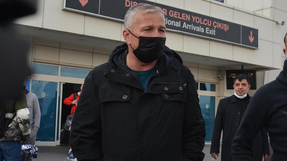 Kayserispor’un yeni teknik direktörü Dan Petrescu, Kayseri’ye geldi