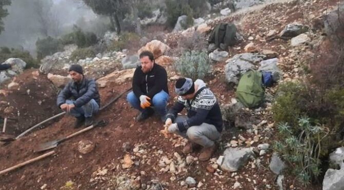 Kısıtlama saatinde kaçak kazıya suçüstü