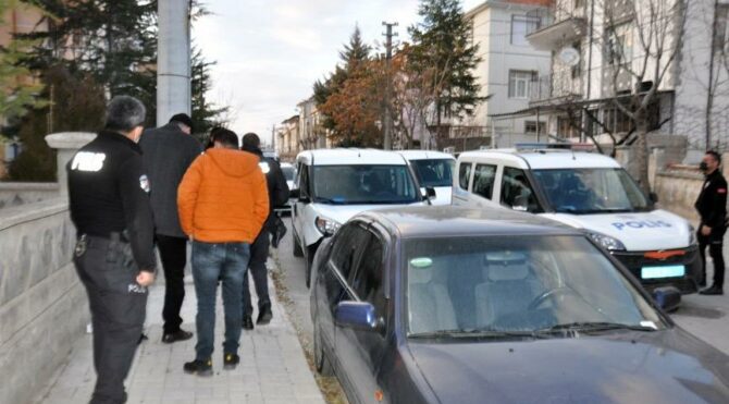 Kısıtlamada ekmek almaya çıktı, 4 yerinden bıçaklandı