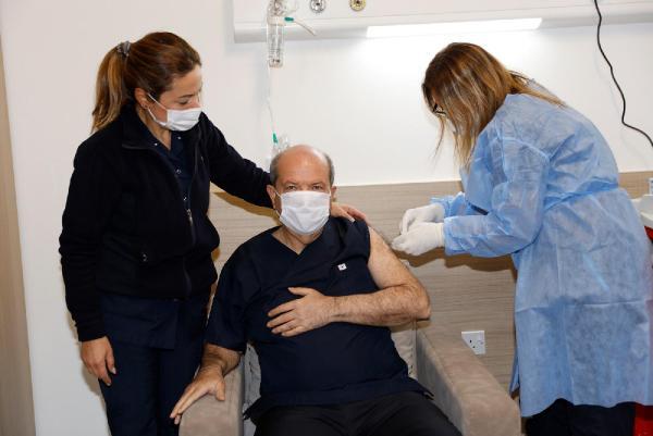 KKTC Cumhurbaşkanı Tatar koronavirüs aşısı oldu