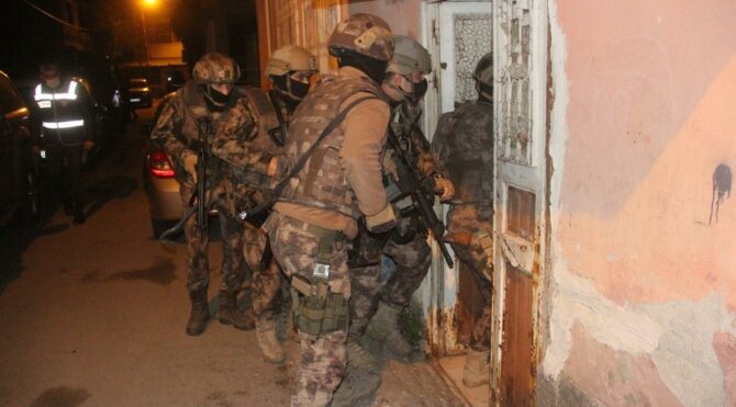  Komiserli, polisli organize suç örgütüne dev operasyon