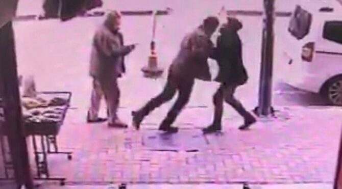 Komşusunun kafa attığı esnaf hastanelik oldu