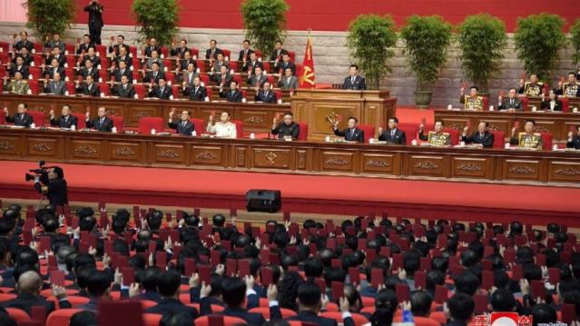 Kore İşçi Partisi kongresinde dikkat çeken görüntü: 5 bin kişiden maske takan yok