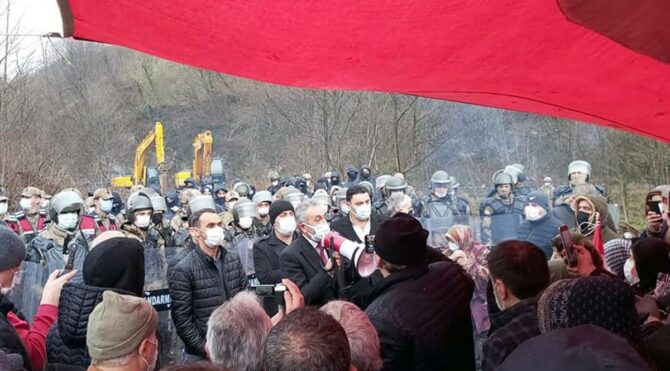 Köylüler HES’e geçit vermedi, gergin anlar yaşandı