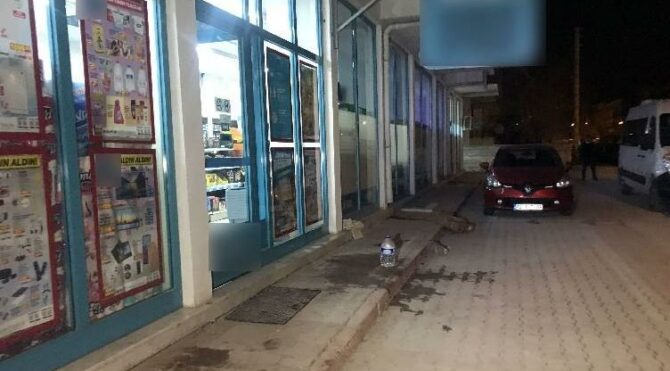 Marketin tuvaletinde saklanıp 25 bin lirayı çaldılar