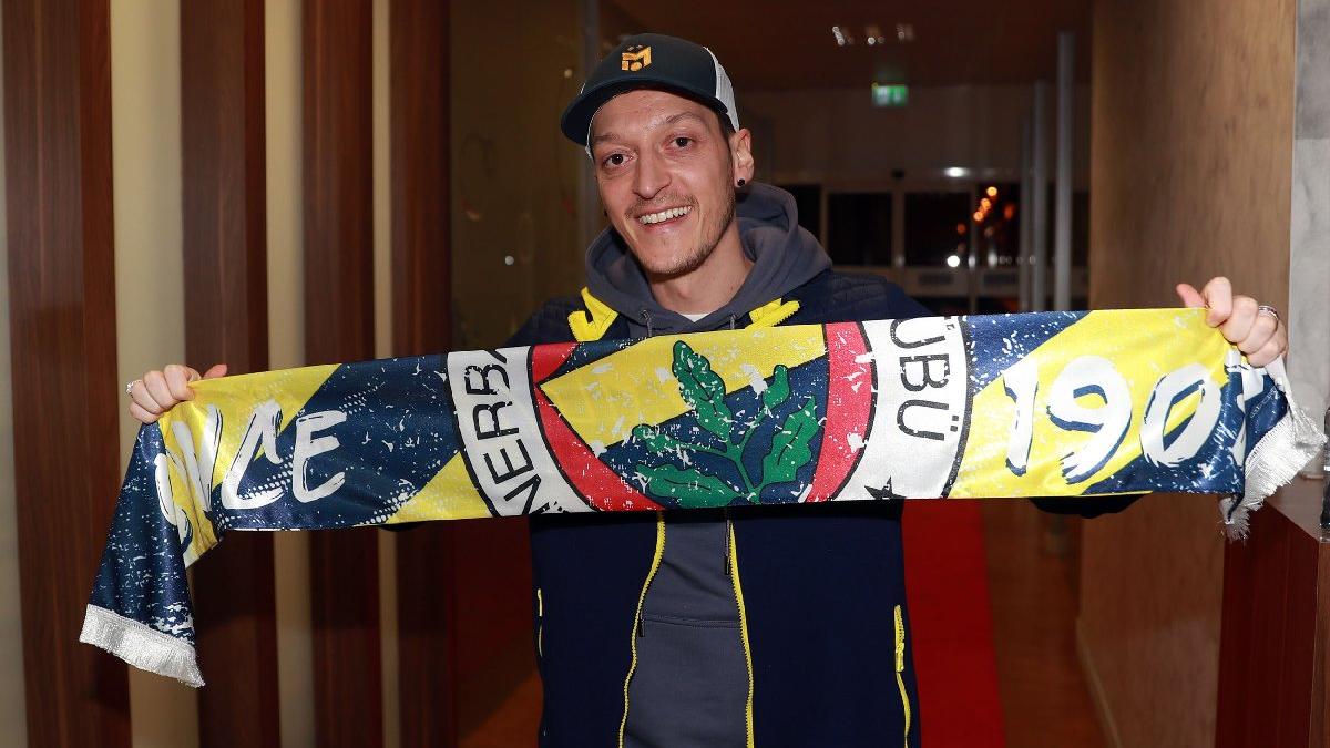 Mesut Özil’den Fenerbahçe formalı paylaşım