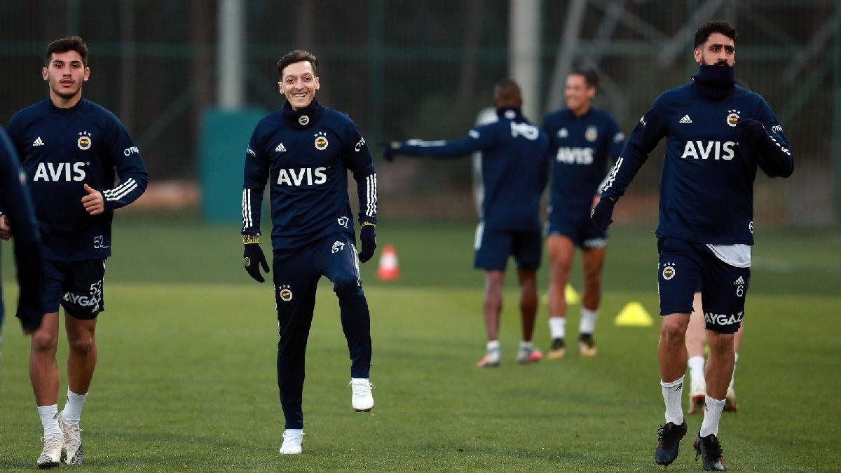 Mesut Özil ne zaman oynayacak? Arsenal’den raporlar istendi…