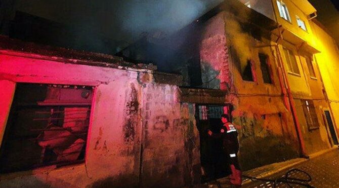 Metruk binada yandı: Hasa tespitinde erkek cesedi bulundu