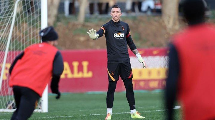 Muslera takımla çalışmalara başladı