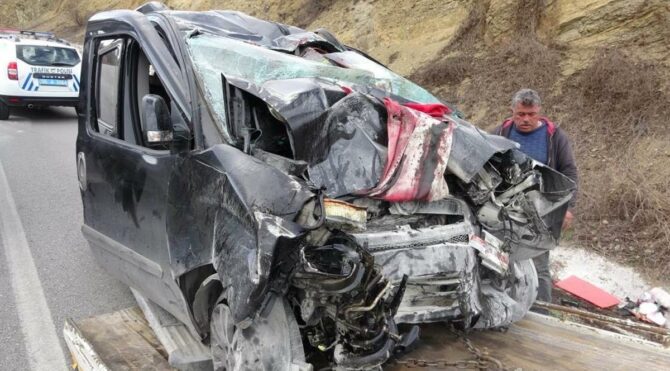 Oğullarını askere teslim eden aile kaza yaptı: 3 ölü