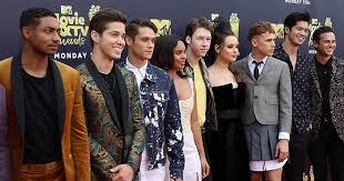 Ölmek İçin 13 Sebep Dizisinin Konusu Nedir? Oyuncuları Ve İsimleri Neler? Ölmek İçin 13 Sebep Dizisi Kaç Sezon Kaç Bölüm?