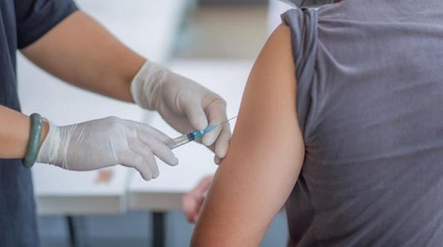 Portekiz'de koronavirüs aşısı olan sağlık çalışanı öldü