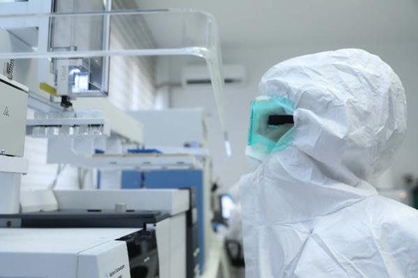 Sağlık Bakanlığı görüntüleri ilk kez paylaştı: Çin'den getirilen koronavirüs aşısında laboratuvar analizi sürüyor