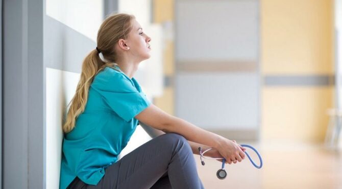 Sağlıkçılara bir kuru alkış