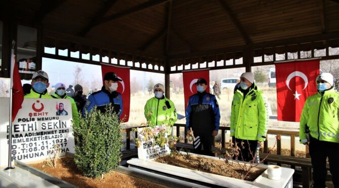 Şehit polis Fethi Sekin kabri başında anıldı