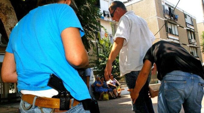 Şeytanın aklına gelmez! Arkadaşını soymak için…