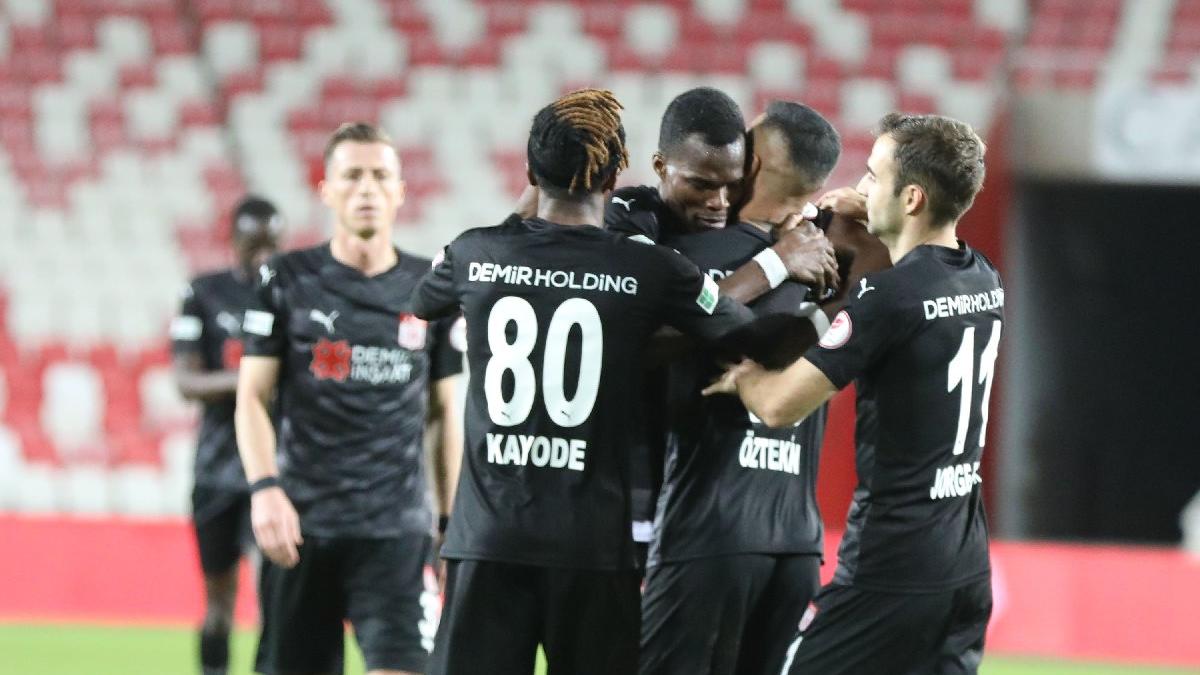 Sivasspor Adana Demirspor’u uzatmalarda eledi
