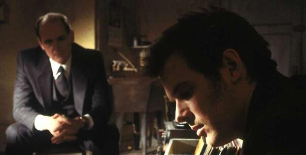 Six Feet Under Dizisinin Konusu Nedir? Oyuncuları Ve İsimleri Neler? Six Feet Under Dizisi Kaç Sezon Kaç Bölüm?