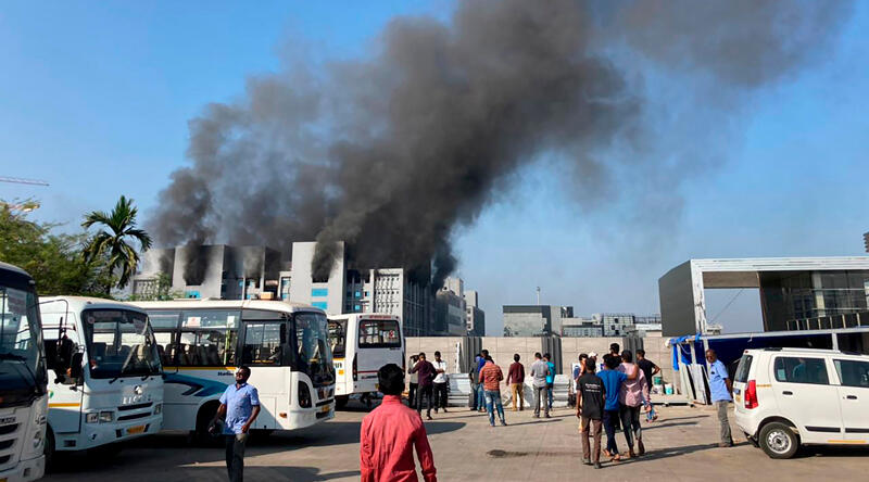 Son dakika... Hindistan'da dünyanın en büyük aşı üreticisinin fabrikasında yangın