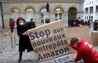 İşçiler Amazon'un sahibi Jeff Bezos'a karşı ayaklandı