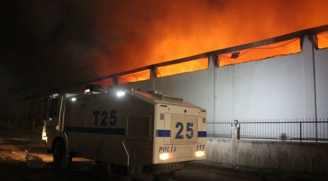 TOMA’lar Diyarbakır’da yangın söndürdü