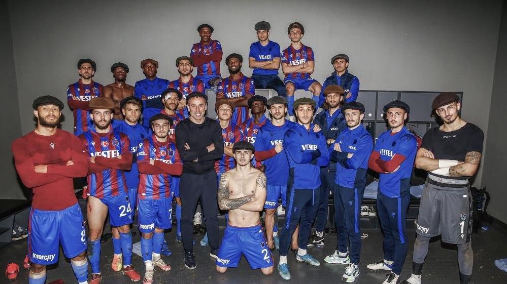 Trabzonspor’dan kasketli galibiyet pozu
