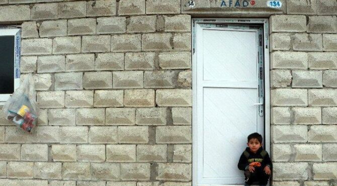 Türkiye’den Suriye’ye 27 bin 665 briket ev