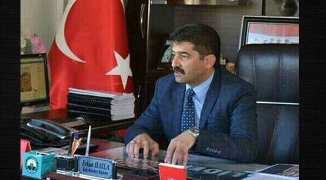 Üç yıllık köprünün yanına yenisi yapılıyor