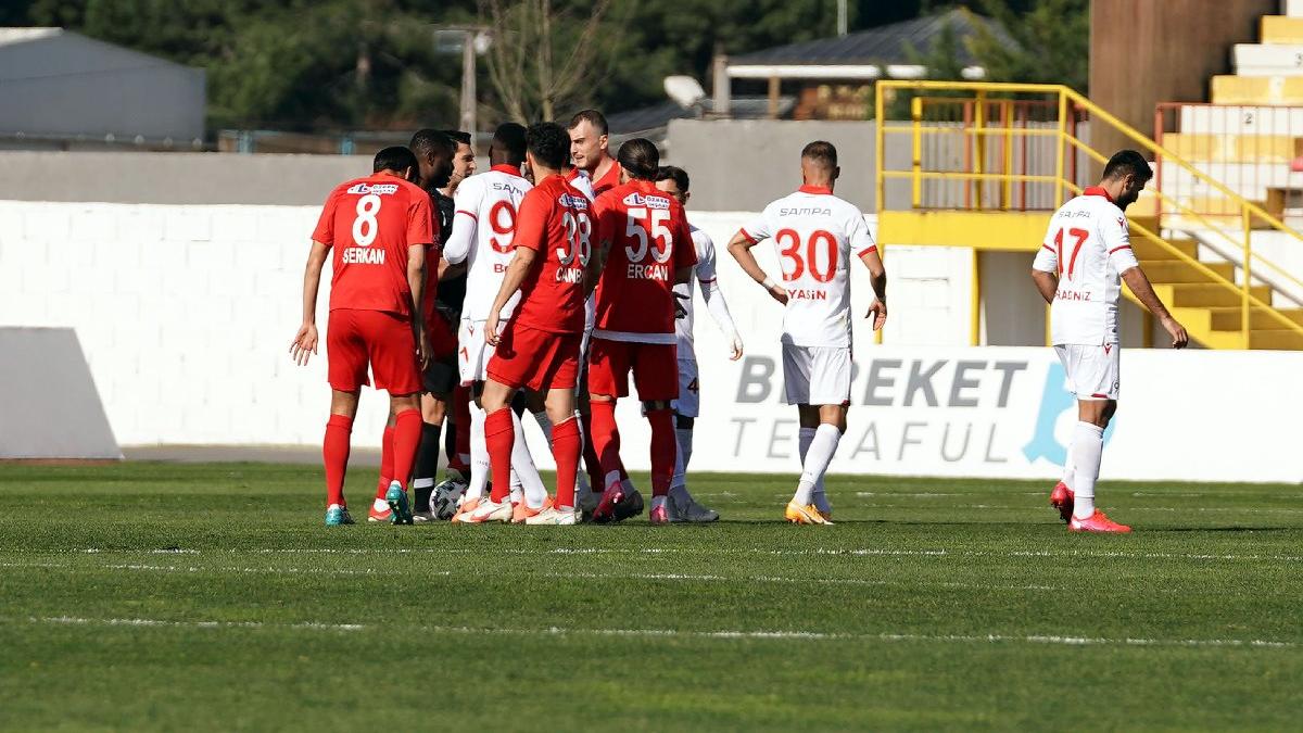 Ümraniyespor Samsunspor maçına uzatmada yaşanan olay damga vurdu