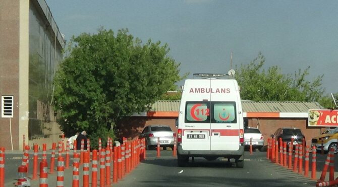 Üstüne kuma getirildiğini öğrenen kadın kocasını bıçakladı