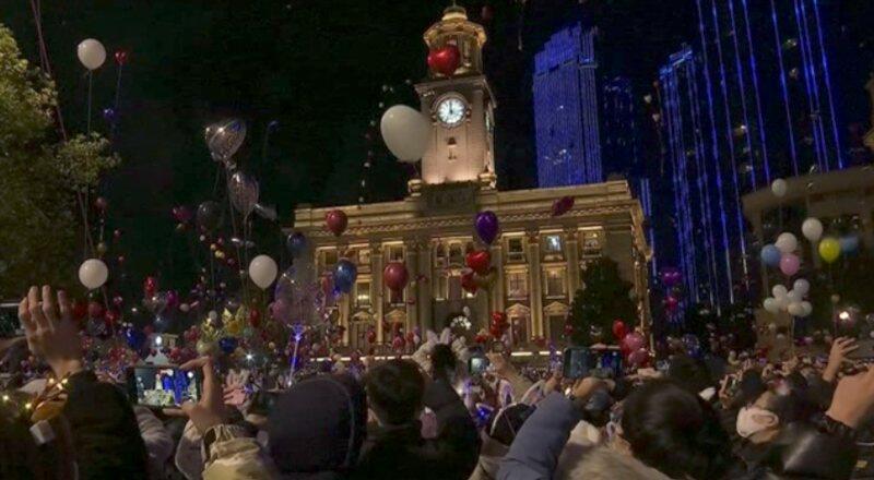 Virüsün merkezinde coşkulu yılbaşı | Video