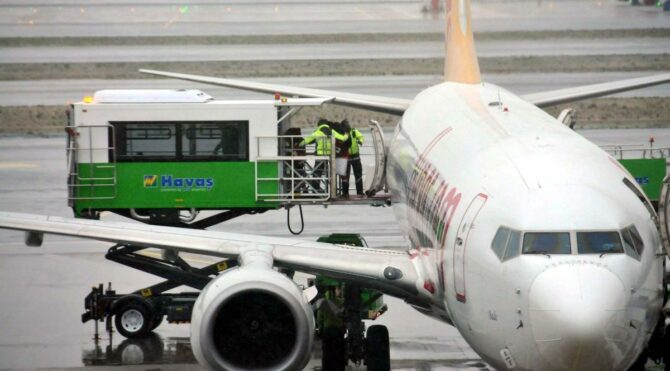 Yolcu bilinç kaybı yaşadı, uçak acil iniş yaptı