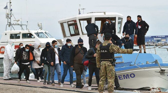 Yunanistan 2 bin FETÖ’cüye siyasi sığınma hakkı verdi