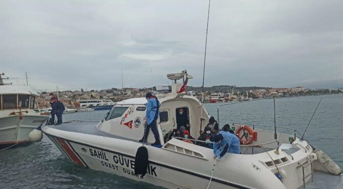Yunanistan’ın ölüme terk ettiği göçmenler kurtarıldı