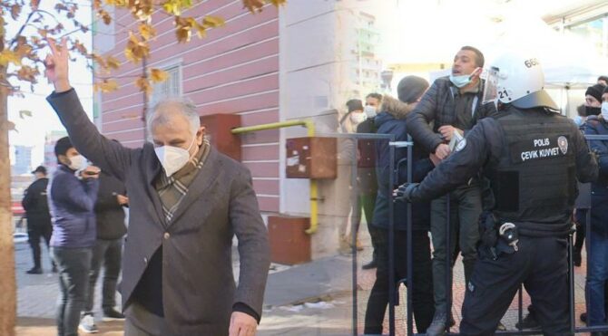 Zafer işareti yapan HDP’li vekile soruşturma