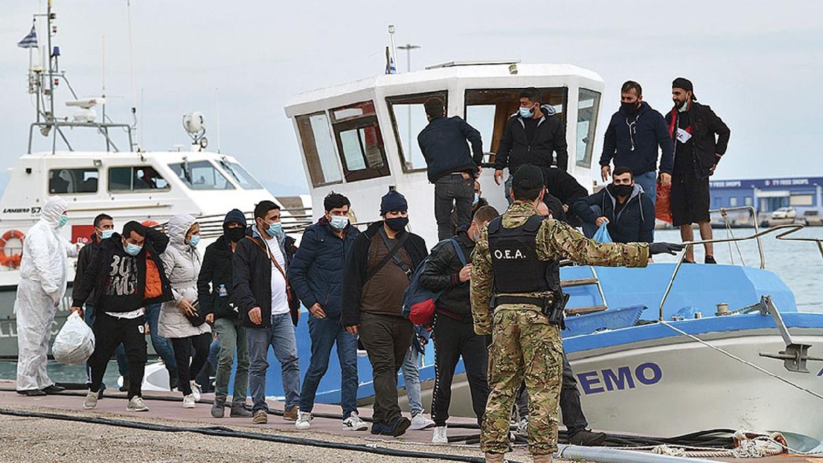 Yunanistan 2 bin FETÖ'cüye siyasi sığınma hakkı verdi