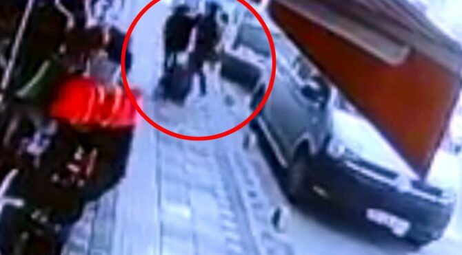 16 yaşındaki kızını boğazından bıçakladı