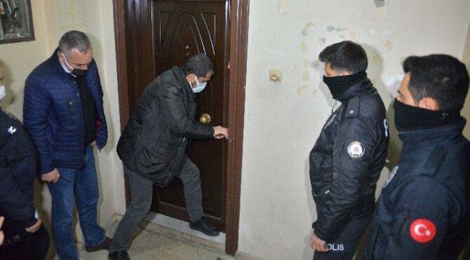 Adana’da kumarcılara çilingirli baskın