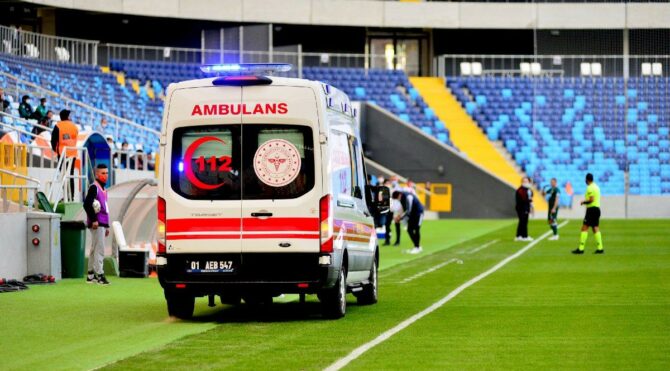 Adanaspor kalecisi Goran Karacic maçta fenalaştı