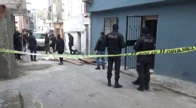 Annesini boğazı kesilmiş halde buldu: Bu ev uğursuz