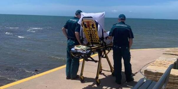 Avustralya’da sağlık çalışanları ölmek üzere olan hastanın son isteğini yerine getirdi