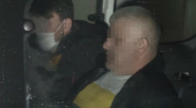 Ayrılmak isteyen sevgilisini öldürüp cesedini rehin aldı