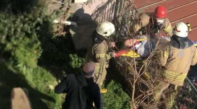 Balkondan düşen kadını çanak anten kurtardı