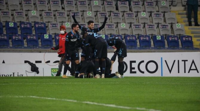 Başakşehir-Trabzonspor maçında muhteşem golle üç puan
